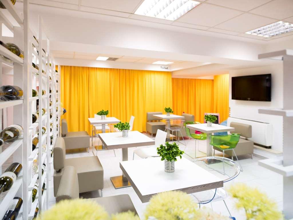 Ibis Styles Skopje Hotell Restaurang bild